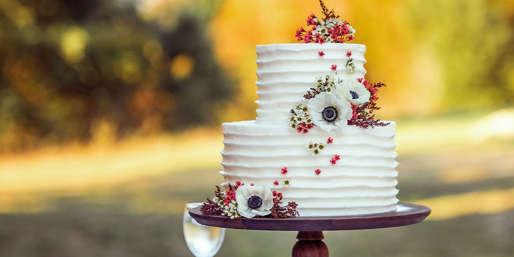 Essential Wedding Cake Details & Trends